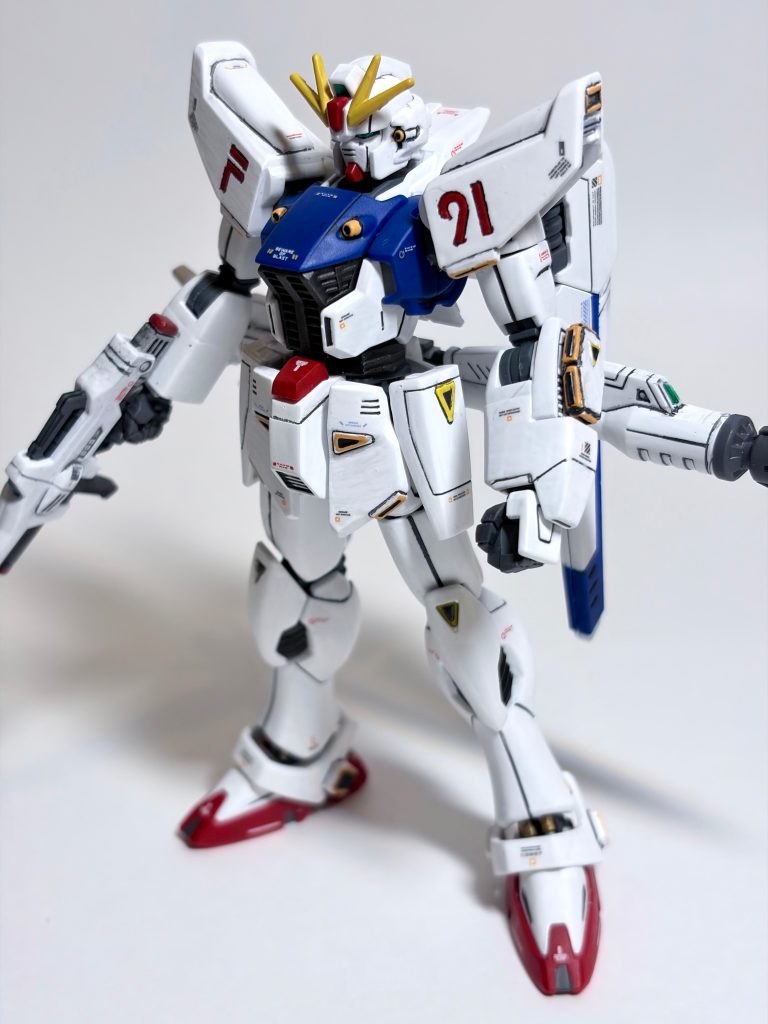 かなり小型のMSなので塗り分け箇所も多いキットですが、その分しっかり塗装すれば答えてくれる良キットですね