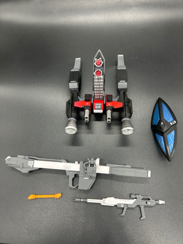 武装一覧今回は武器の塗り分けも頑張りました。ビームバズーカとオリジナルのボレロＢを装備。
