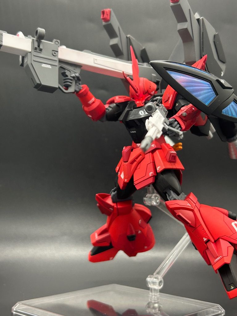 武装には磁石を仕込んでいるので全ての武器は両手で持つことができます。