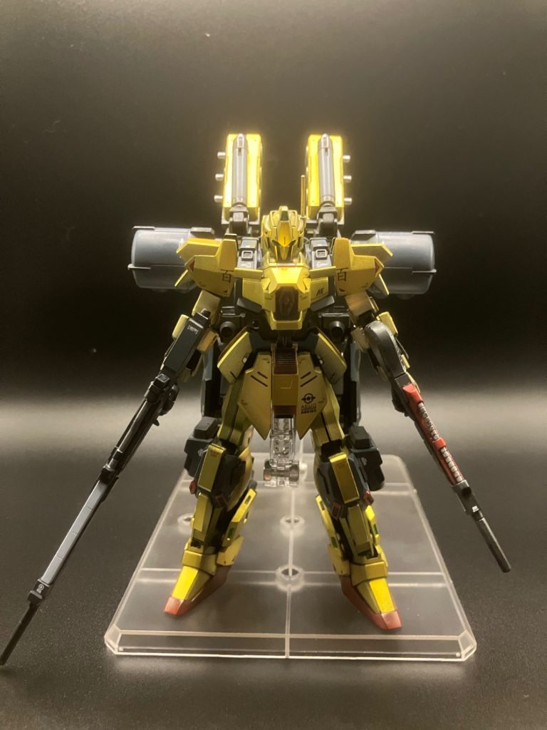 背中のファンネルユニットはオプションパーツのもの。プロペラントタンクはフルアーマーユニコーンのタンクの両端を使用してます。