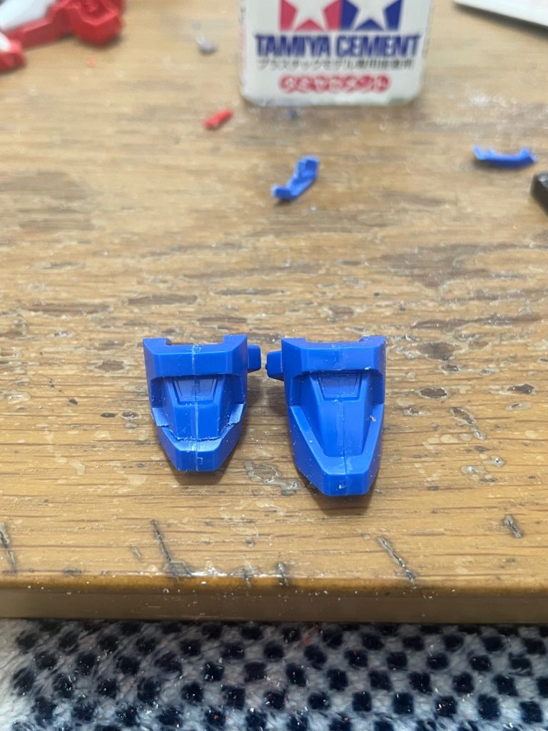 肩はコレくらい小型化。一番気になっていたとこなので思い切ってザックリ行きました。
