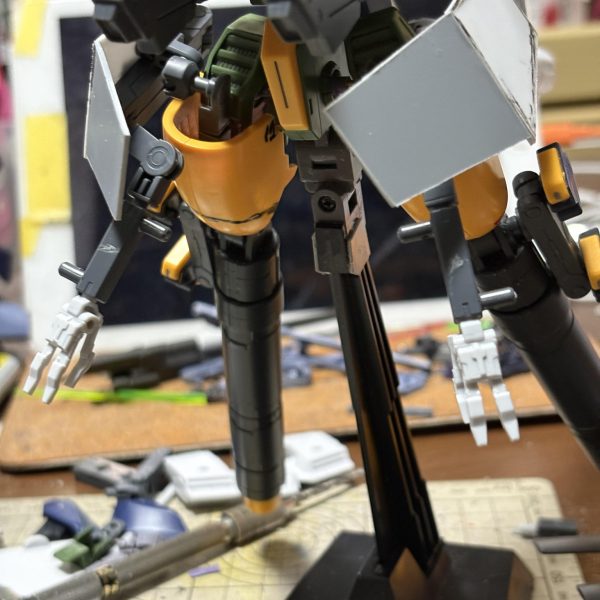アッシマーを改造してキハールを製作中。差し替えで変形させる予定。（6枚目）