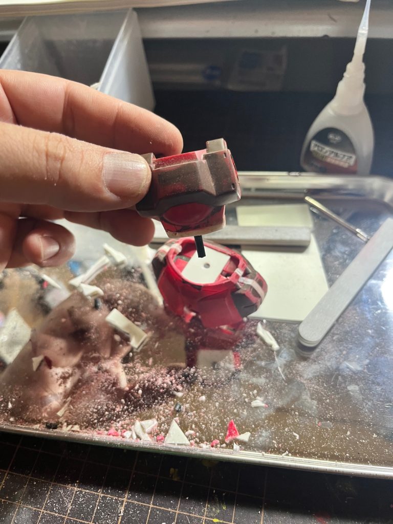 胴体切り離してひねれる様にしました。