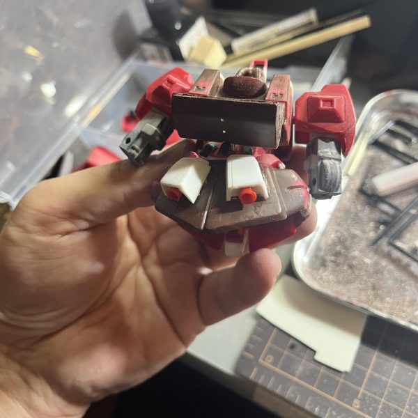 中学生の時に作った旧キット1/144リックディアス。あれこれパーツが取れて無くなり可哀想な状態なので修繕する事にしました！バズーカを紛失してるのでジャンクを利用。旧キットは太ましくて味があるな…（6枚目）