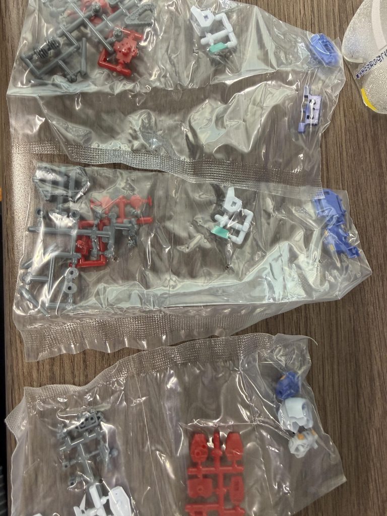 作品名：みなさんは買いましたか？？✌️<p>ガンダムビスケット 3つ買って ガンダム1 ガンタンク2 いい引きでした！ 欲を言えばガンタンクダブりじゃなくてガンキャノンがよかった！笑</p>
