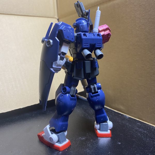 現在難航してた肩パーツの稼働範囲を広げることに成功しました。ようやく第一歩前進です、今後は全塗装とさらなる改修でジムクゥエルの改造をしていくつもりです（7枚目）