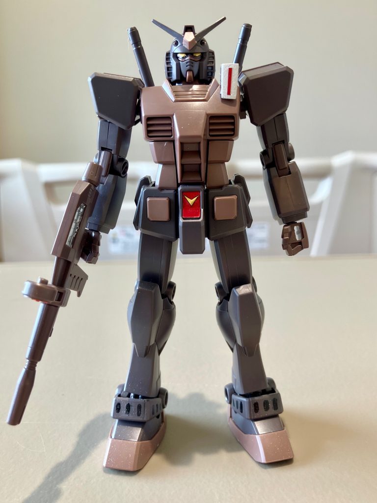 ハーフガンダムとRX-78-2の主な相違点としては、アンクルアーマーにプロトタイプガンダムのようなスリットが空いてるのと、肩にセンサーが追加されているところ。もちろんカラーリングはこんなではないのですが、今は塗装ができないためあくまで（偽）です😅