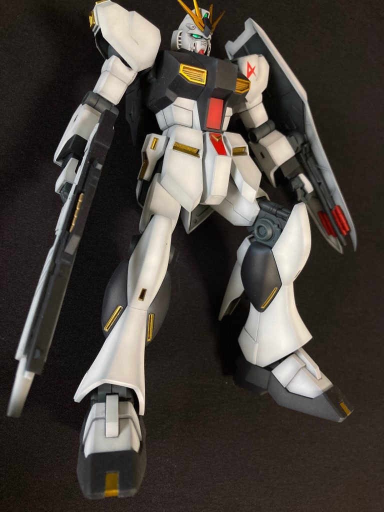 腰アーマーの裏側はプラ板で裏打ちし、ディティールを適当に追加