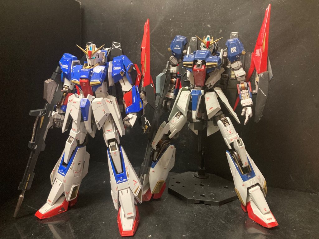 最新のMG Zガンダムver.kaとの比較。好きな様に改造した結果、ZZガンダム並みの大型化をしてしまいましたwめっちゃデカいちなみにMG Zガンダム、抽選で当たっちゃいました！神さまありがとうございましたー！！