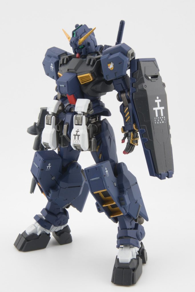 頭部：ヘイズル改のヘルメットに赤いガンダムの顔胸部：軽キャノンをベースに一部ヘイズル改のパーツ腕部：肩だけヘイズル改であとは軽キャノン脚部：軽キャノンの脚にヘイズル改のスネ、脚底部補助スラスター・ユニットはEz-SR腰部：サブ・アーム・ユニットはTR-6 ウーンドウォートの腕（ハイゼンスレイと取り付け方は上下逆だけど）