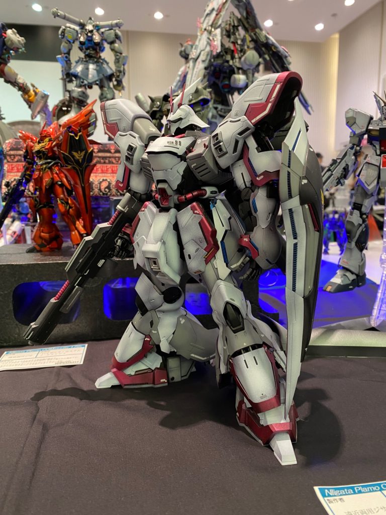 皆様ご存じのガンスタ内でもバグったＭＧハマーン様専用サザビーですこれは当然外せないアイテムですね＾＾