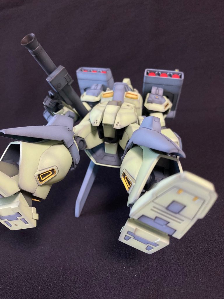 腰のリアアーマー裏側は結構目立つので、プラ板で塞いでから適当にディティールアップ。足裏は面倒な塗り分け要求があります…⚠️ここから下はクセの強いFILOワールドです耐性のない方は引き返して下さい！⚠️&nbsp;