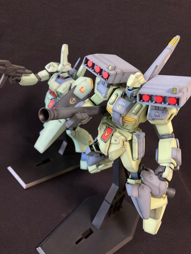 では、どうぞ！ジェガン2機と隊長機のスターク・ジェガンが四枚羽に迫る！