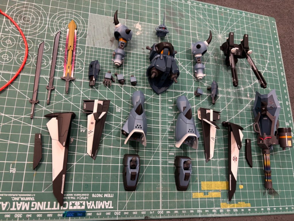 ・M181SE ドラウプニル4連装ビームガン・MMI-558 テンペスト ビームソード・9.1メートル対艦刀×2・MA-M757 スレイヤーウィップ・6銃身ガトリング砲・115mmレールガン×2モリモリすぎる😍機動力も高そうだけどエネルギー容量が圧倒的に足りなくなりそうですねｗパーフェクトストライクのエネルギーパックもミキシングしても良かったかな？