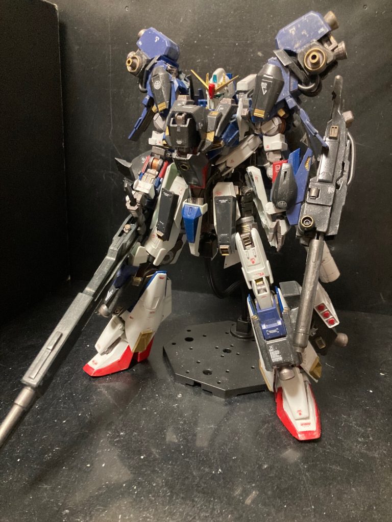 FA−Zガンダム重装型WR形態への変形をオミット、シールドとフライングアーマーを外し、大型バーニアユニットとハイメガバズーカ、左腕部にWビームライフルを装備して火力優先にした形態です。