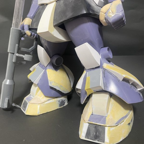 1/60ドム→プロトタイプドムへ改造白い部分：1.0mmプラ板黄色い部分：ポリパテ・エポキシパテその他：プラ棒・プラパイプ各種素性の良いキットなのは知っていたので、そのポテンシャルに助けられました。（5枚目）
