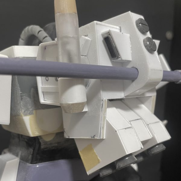 1/60ドム→プロトタイプドムへ改造白い部分：1.0mmプラ板黄色い部分：ポリパテ・エポキシパテその他：プラ棒・プラパイプ各種素性の良いキットなのは知っていたので、そのポテンシャルに助けられました。（3枚目）