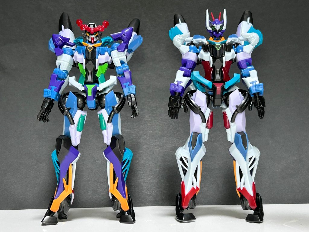初稿。とりあえず隣り合うパーツをあべこべに組む。左はジフレドの手足の色が目立ちすぎるし右はジークアクスの腹部の赤色が主張し過ぎてるな・・・