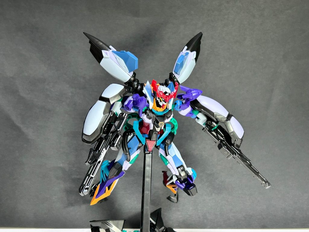 【ジークアクスユニゾン】最終決戦後に大破したジフレドのパーツを使って修理されたジークアクス。後継機のパーツを使用しているのでそこそこ性能は向上しており、両手でシールドとライフルを一丁ずつ扱えるので火力も高い。