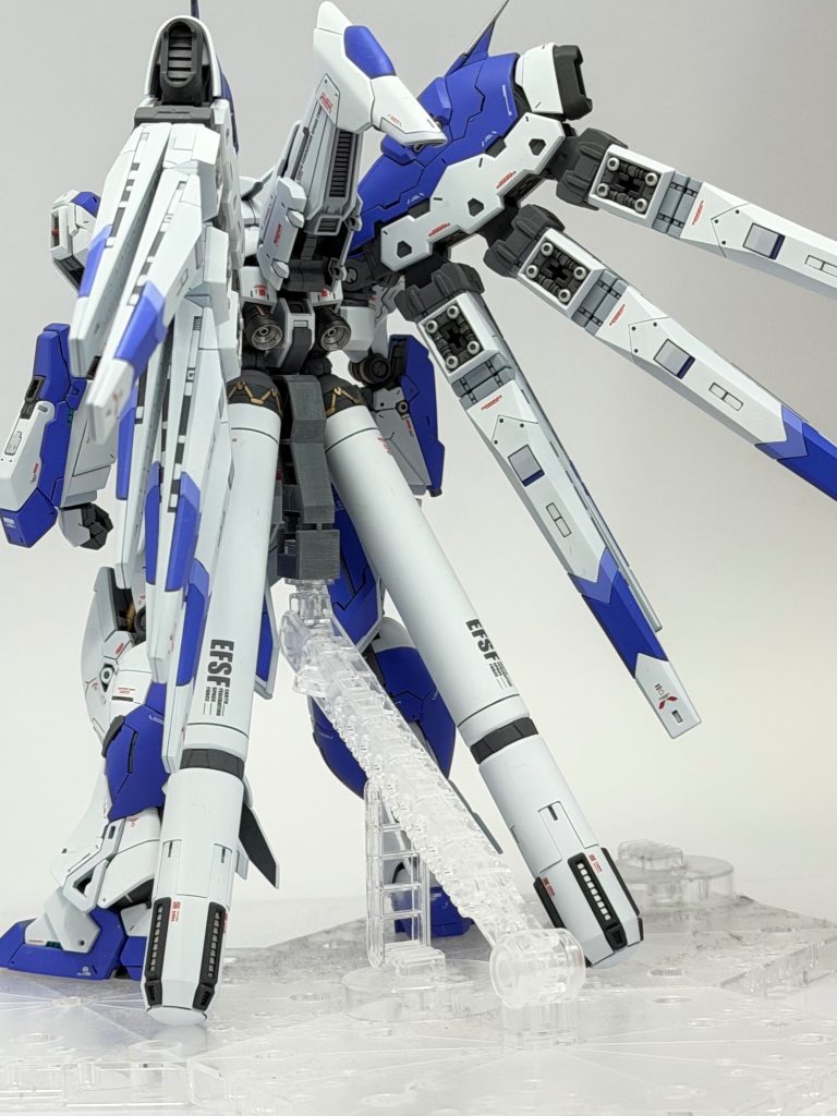 バーニアはＭＫＤバーニアに換装。テールスタビの裏側やファンネルも細かく塗り分けました。