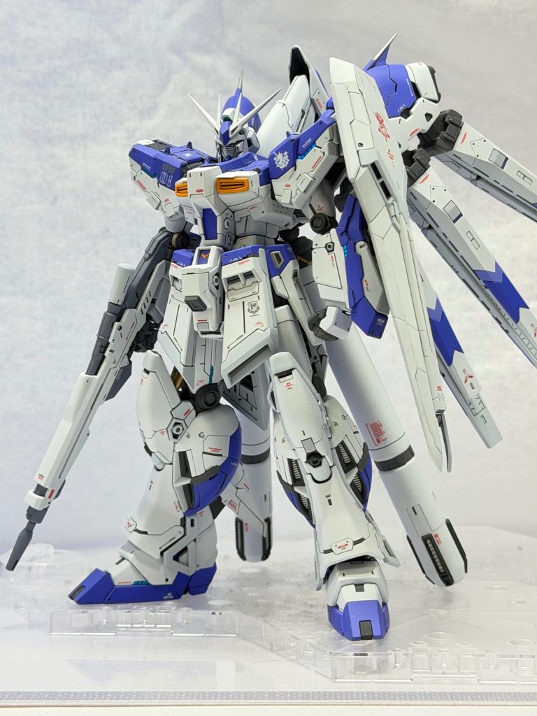 カメラアイは蛍光イエロー、サイコフレーム的な部分は蛍光ブルーグリーンで塗装。