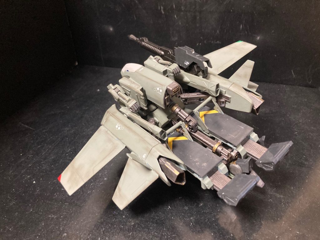 機体後方。MS搭載用のフラップを展開してます。