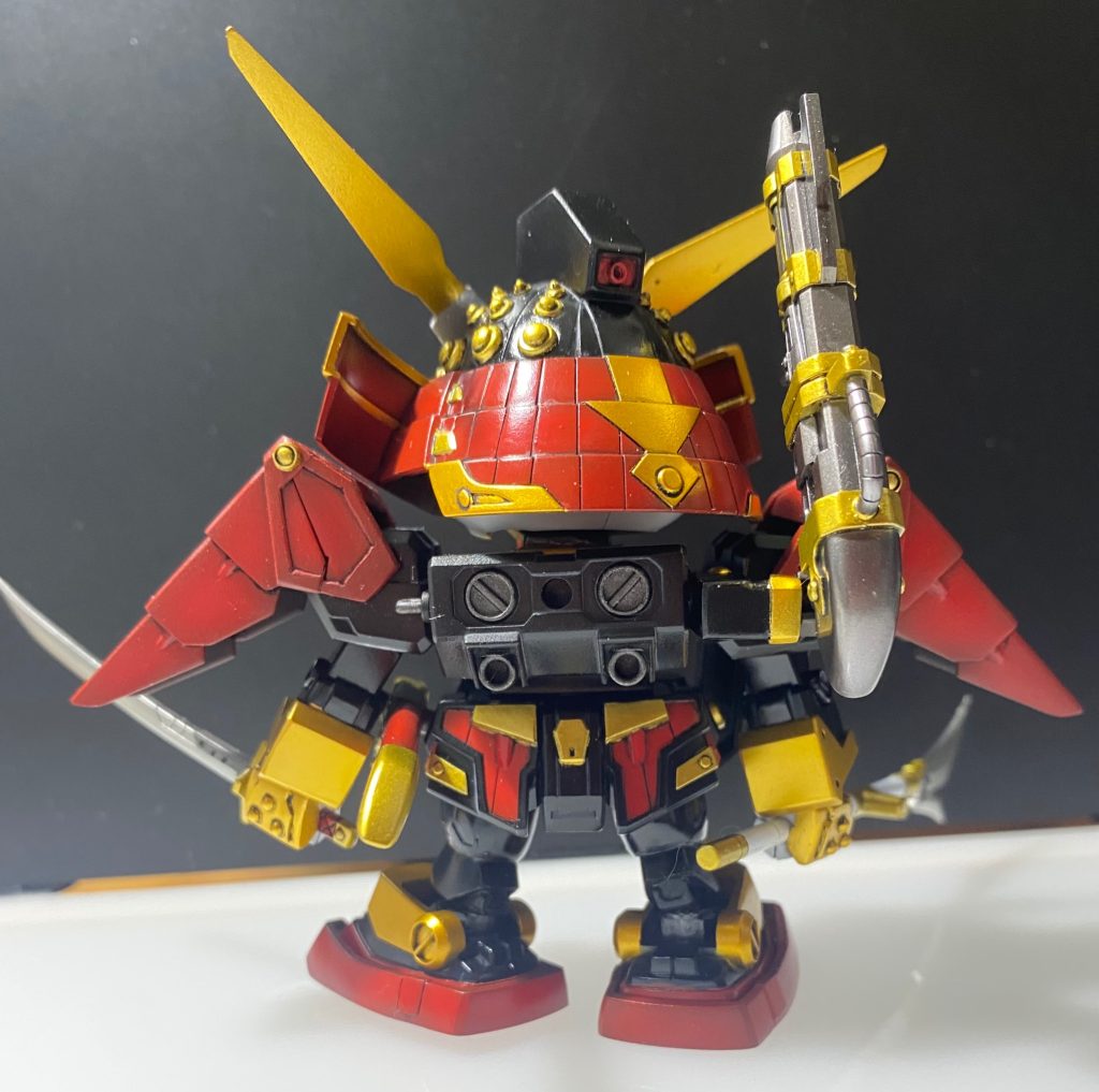 兜などの鋲モールドを削り打ち直し。大袖(肩アーマー)の接続を背中から肩へ変更。余った部品でタネガシマをショルダーキャノンぽく背負えるようアームを作製。