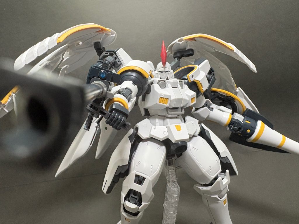 フリューゲル制作時に宣材でMGでのドーバーガンの持たせ方を学びましたwMGトールギスは銃下のグリップで持たせて構えさせようとすると結構厳しいので。（通常トールギス出た時から考えたら約１０年間気付いてなかったのかｗ）