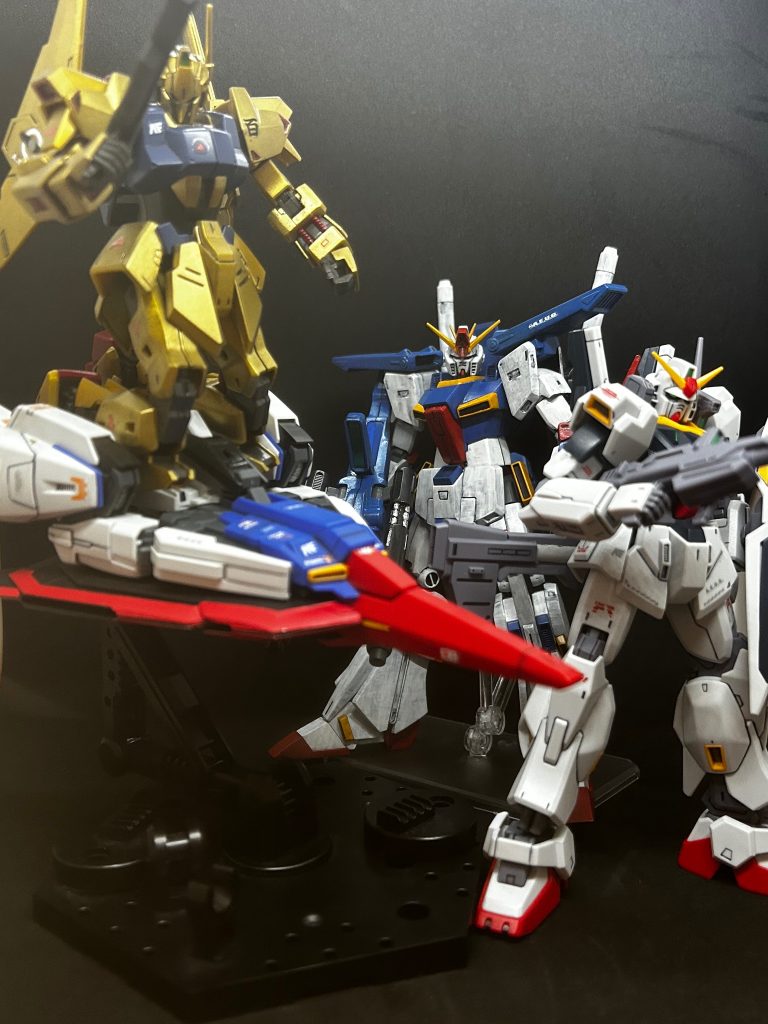 最後に少し雑ですがガンダムチームも集めてみました、百式の正座は突っ込まないでください笑いやーこれがしたかったんですよー！！乗る機体を変えながら、ゴチャゴチャ騒動もありながらしっかりと成長していくジュドー達、女傑のハマーン、野心家のグレミー、プル・プルツー....ZZってなんて素晴らしい話なんでしょ！我らがハマーン様のキュベレイも確保済みですのでジュドーのZZと並べねば.....と使命感も感じてます。あとはサイコガンダムですねー再販してくれーーー笑&nbsp;今回も最後までご覧頂きありがとうございました！前回投稿のガンタンクに引き続いてまたまた全塗装してしまいましたが、いやはや筆塗り全塗装が楽しすぎて無限に出来ちゃいますね笑キレイな作品には到達できそうにないので笑、自分の思い出に残る・ずっと持っておきたくなるような味のある作品を今後も制作しようという方針も固まりました。この作品が良いと思ってくれた方はいいね・コメント・フォローお待ちしております、過去投稿もよろしければ是非(*^^*)次回もよろしくお願いします！！