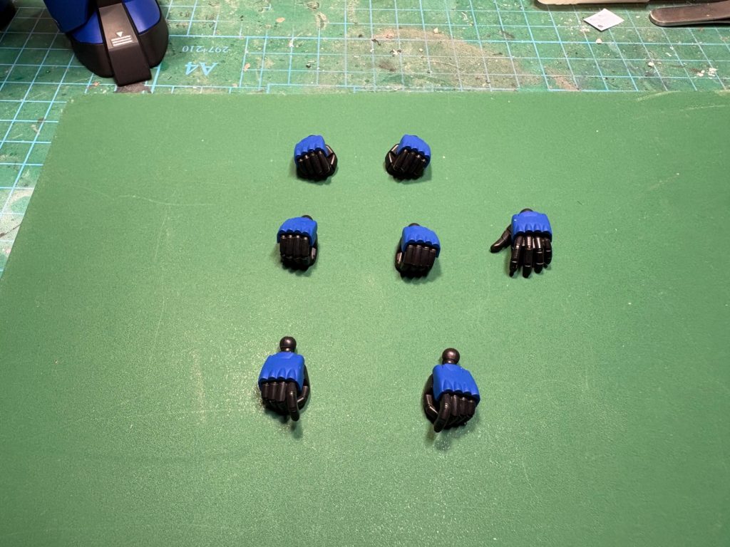 ハンドパーツは以前作ったドム同様にザクの物に変更 ボールジョイントをキットから移植して取り付け可能にしました