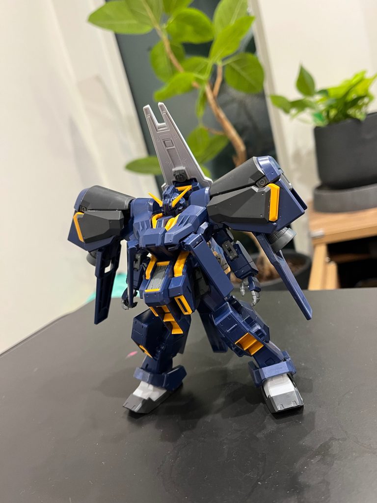 デカいデカールは貼付けは緊張しました、、面を跨ぐので、浮かないようにマークソフターでデカールを柔らかくしてからの圧着