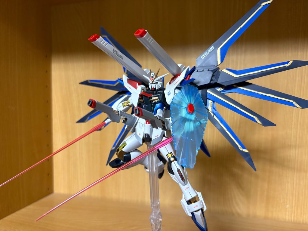 ストフリカラーのライジングフリーダムガンダム。