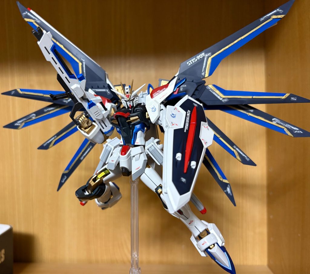 デカールを貼ったすがた。なかなかかっこいい！