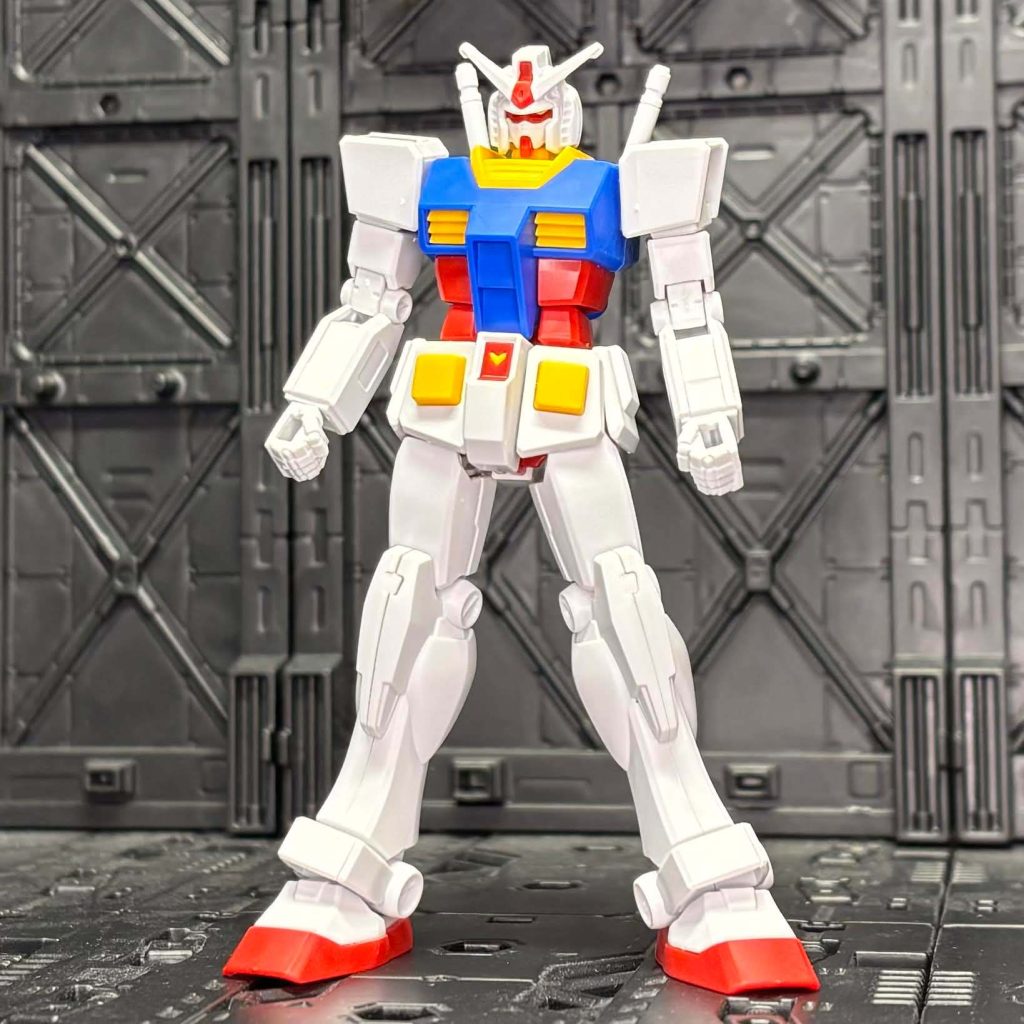 素組みだとこんな感じ。腰のV字まで色分けされてるのヤバすぎますよね