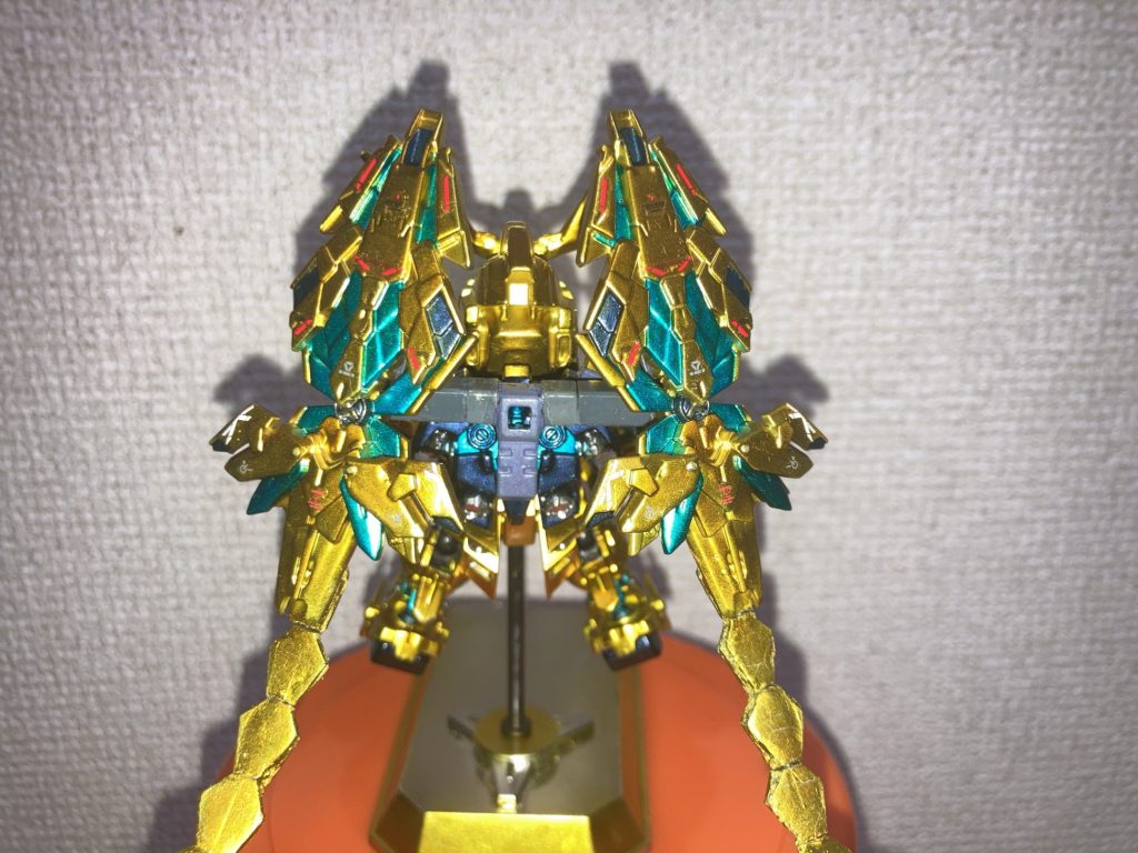 アームドアーマーDEのデカールかなりバエル…感じに仕上げれたのでアグニカポイント貰いたい位です。アームドアーマージョイント部分はヴァンシィのアームドアーマーXCを切って背中マウント部分だけにし、ガンプラの寄せ集め材料を横に接着して作りました。