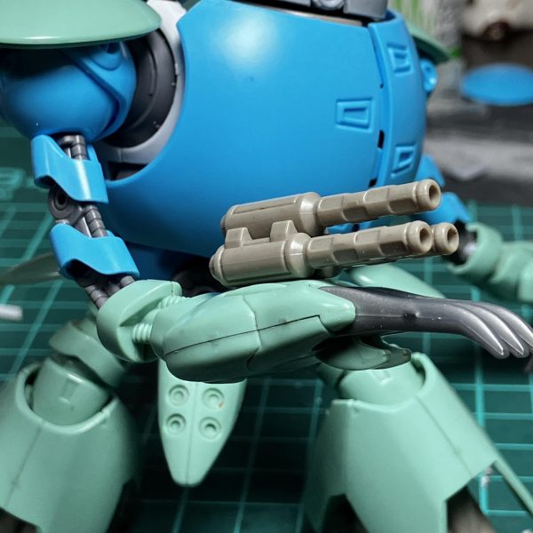 ミサイルポット固定強化とモノアイ自作。可動式に改造。肩と腕のミキシング、サイドアーマー改造。ふんどしの可動化実施。カプールっぽくなってきた。（4枚目）
