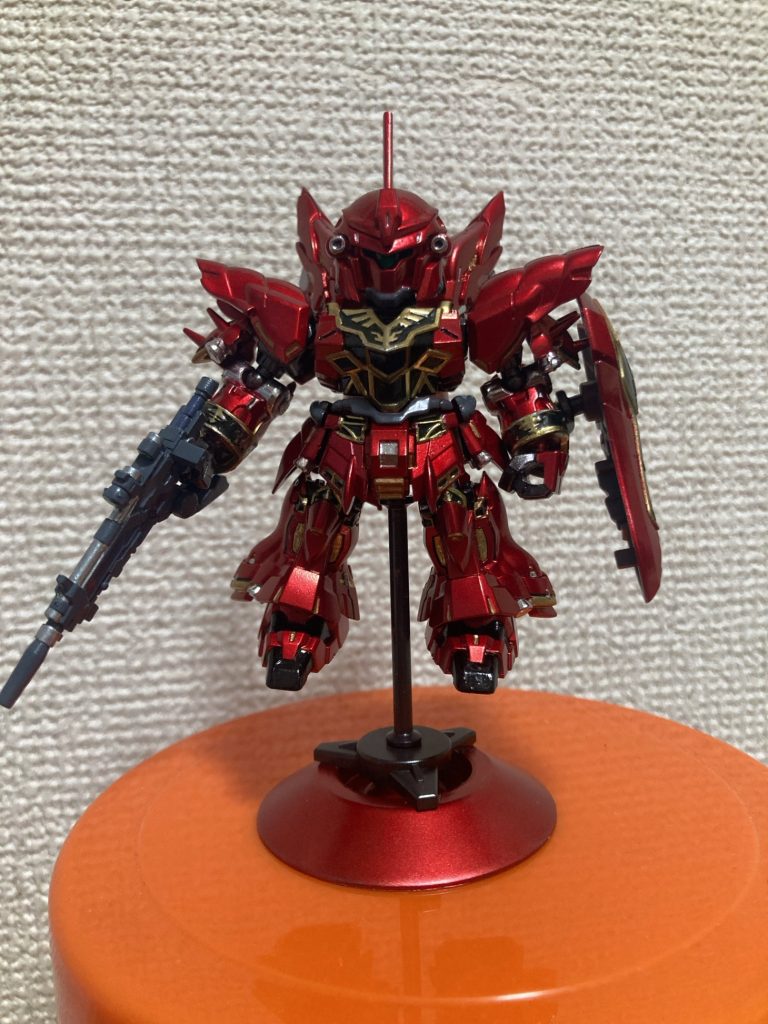 顔破壊バージョンにしようかな、とか考えましたがツインアイの名残を表現するのが難しくて諦めました……