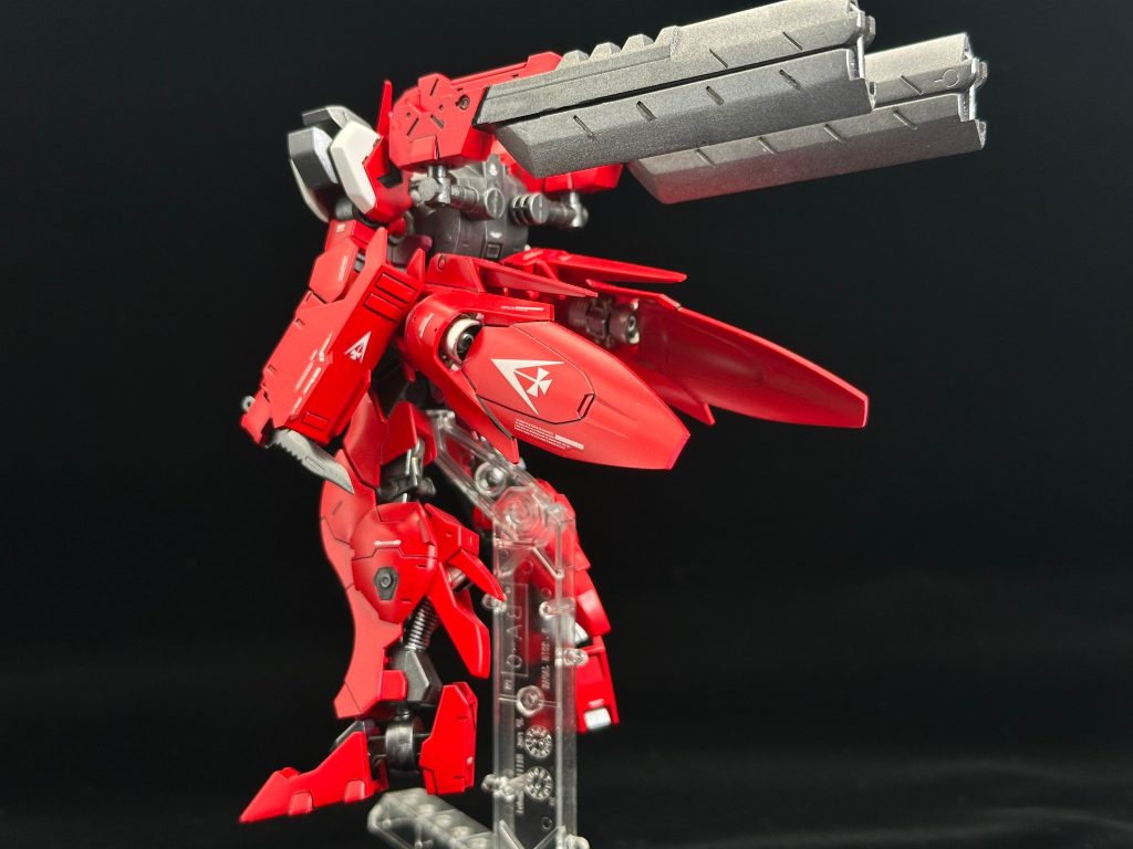 本来のアスタロトの腰横には大型バインダーがついてます。そのボリューム感を演出するため、ガンダムステイメンの大型スラスターを流用しました。