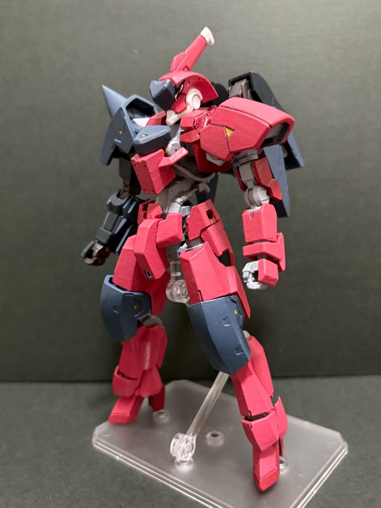 型式番号:EB-06/tc3機体名:流星号(グレイズ改参)全高:18.9m重量:32.7tパイロット:ノルバ・シノ1期終盤のエドモントン戦で損傷したグレイズ改弐を、テイワズ製MSのパーツで修復した機体。ウルズハントにシナリオ第9話「角笛と華の影(後編)」に登場しました。