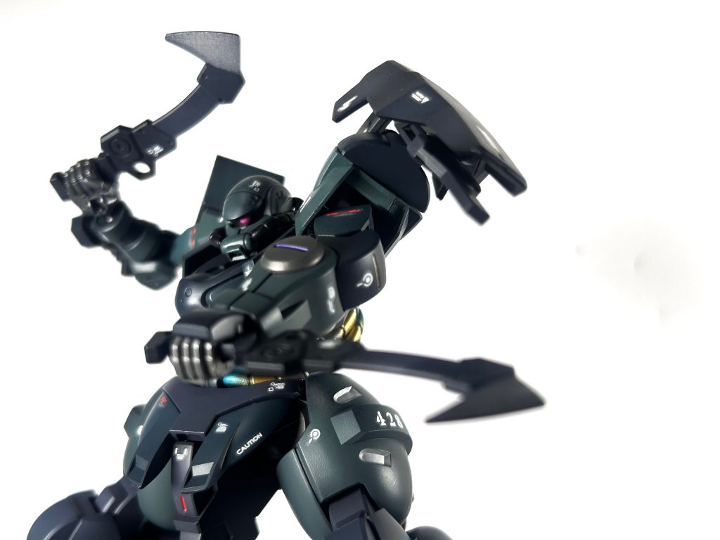 このアサルトナイフ欲しさにオプションパーツセット12を購入(zaku-kao2)似合うと信じて売り場に走りました❗️私イチオシ武装です✨逆手持ちって最高