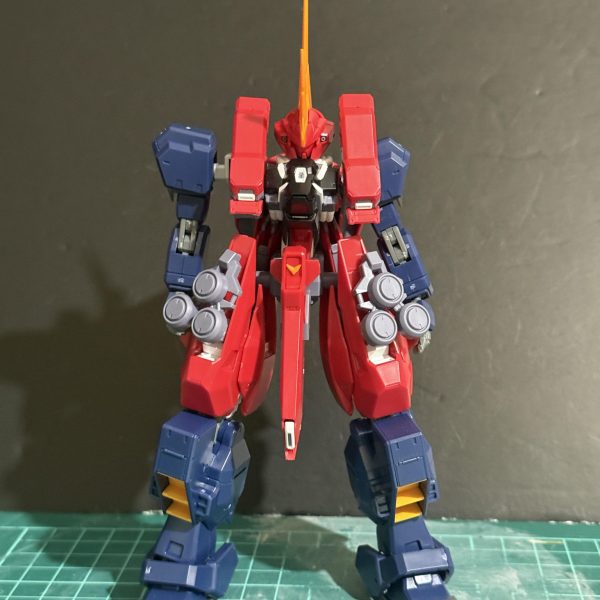 #バーザム2制作記バーザム2は手足をヘイズルのものにして完成させたいけど、肩幅のバランスに違和感めっちゃ感じる…😅写真2の左肩ぐらいまで詰めたい。（2枚目）