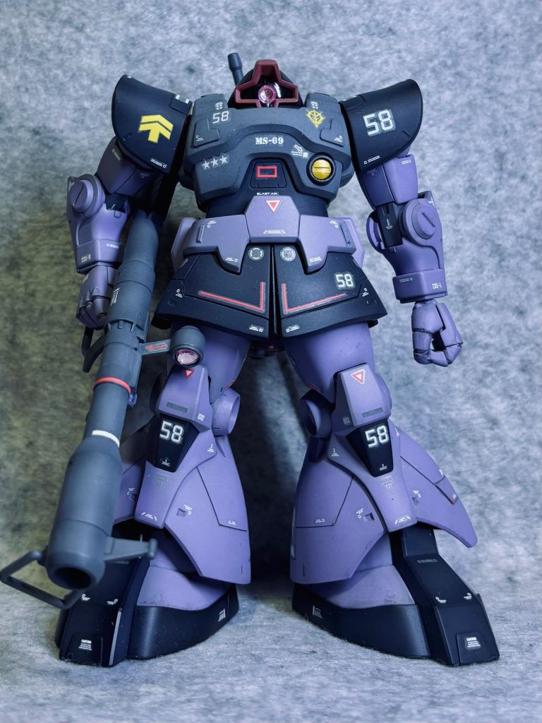 余っていたガンダムデカール消費も兼ねて、かなりデカール多めの仕上がりに😅少し頭部埋め込みをして、肩取付位置も2ミリほど上げています🛠️