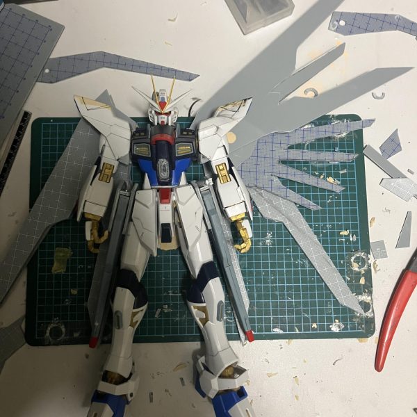 MG ストライクフリーダムに付けるプラウドディフェンダーを製作中初めてのスクラッチでもなんとか形は見えてきた！（2枚目）