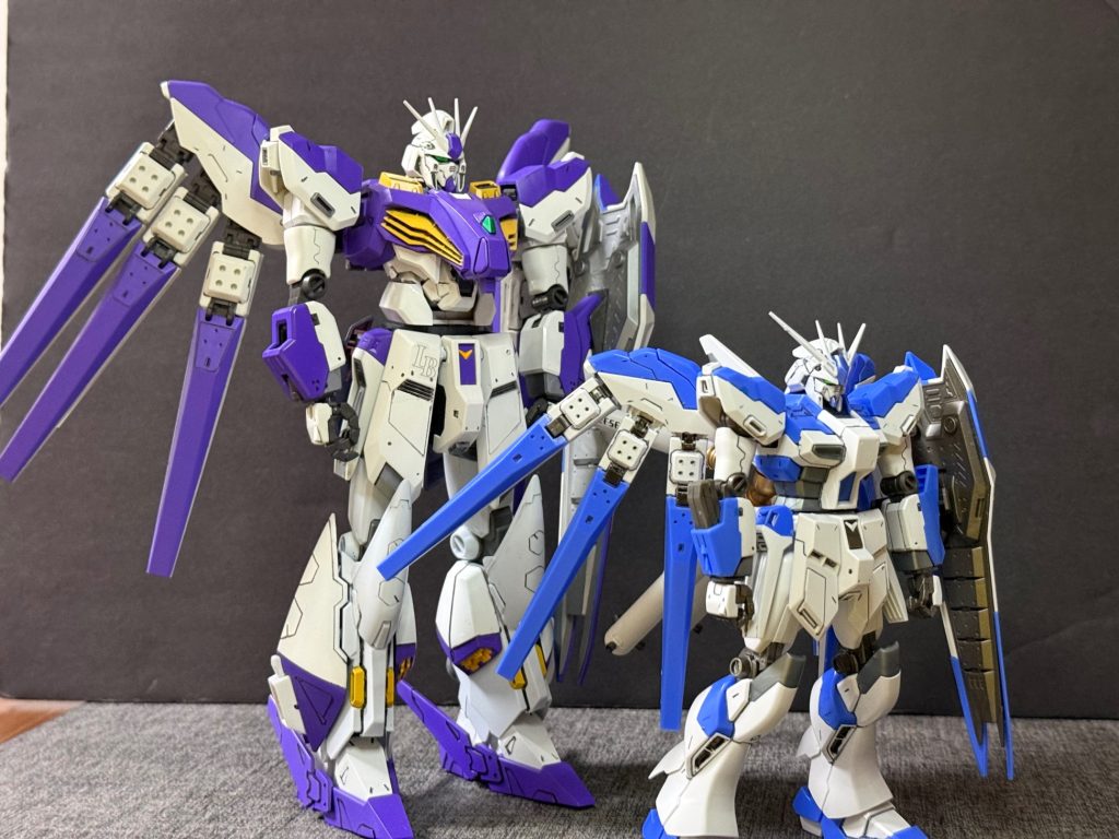 Sin-νガンダム　　　　　　　Hi-νガンダム【機体スペック】　　　　　【機体スペック】頭頂高:29m &nbsp; &nbsp; &nbsp; &nbsp; &nbsp; &nbsp; &nbsp; &nbsp; &nbsp; &nbsp; &nbsp; &nbsp; &nbsp; &nbsp; &nbsp; &nbsp;頭頂高:20m全備重量:80.0t &nbsp; &nbsp; &nbsp; &nbsp; &nbsp; &nbsp; &nbsp; &nbsp; &nbsp; &nbsp; &nbsp; &nbsp; 全備重量:63.0t出力：5,800kW &nbsp; &nbsp; &nbsp; &nbsp; &nbsp; &nbsp; &nbsp; &nbsp; &nbsp; &nbsp; &nbsp;出力:2,980kW &nbsp; &nbsp; &nbsp;総推力：168,000kg &nbsp; &nbsp; &nbsp; &nbsp; &nbsp; &nbsp;&nbsp;総推力:97,800kg &nbsp;