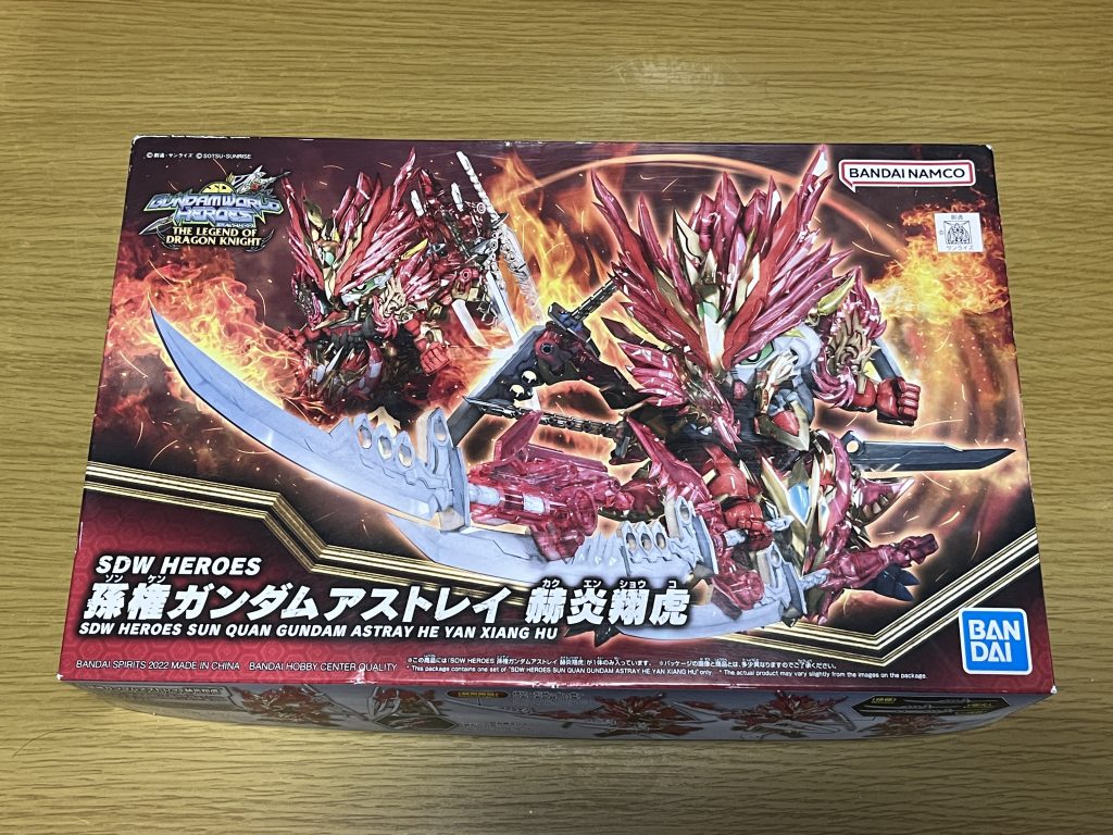 作品名：孫権ガンダムアストレイ 赫炎翔虎<p>用事の帰りに何気なくBOOKOFF寄ったらこれ売ってたので買ってきた。まだ持ってなかったのでラッキー。箱のダメージは気になるけど、まあ…^^;</p>
