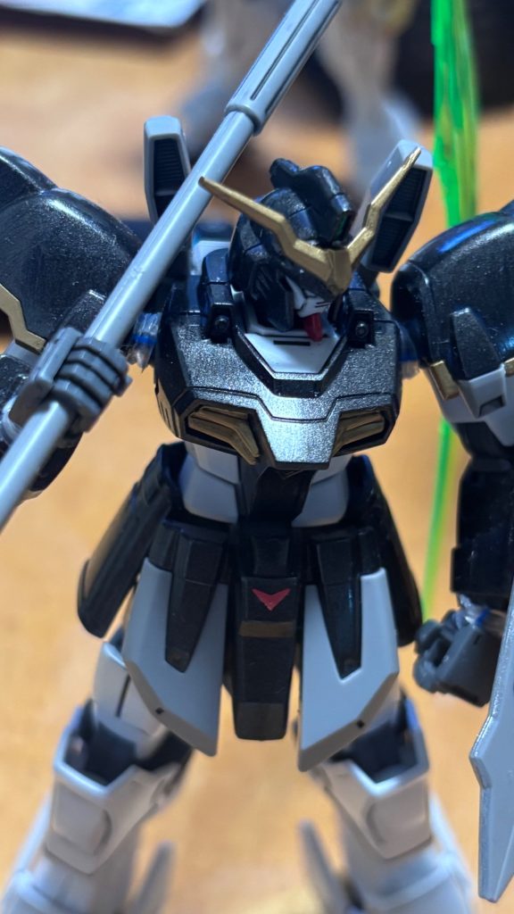 関節はこんな感じで誤魔化せばちょっとだけ満足かな。後ろにはもう一体の足が… さて誰の足でしょう♫