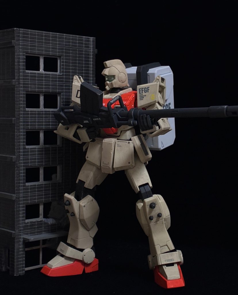 市街地戦イメージの写真で〆。ご覧いただきありがとうございました。カラーレシピ：胴体・足首等：ファレホメカカラーオレンジ本体色：ファレホゲームカラーボーンホワイト関節・武装：ファレホプライマージャーマンパンツァーグレーバーニアノズル：ガンダムマーカーシルバー