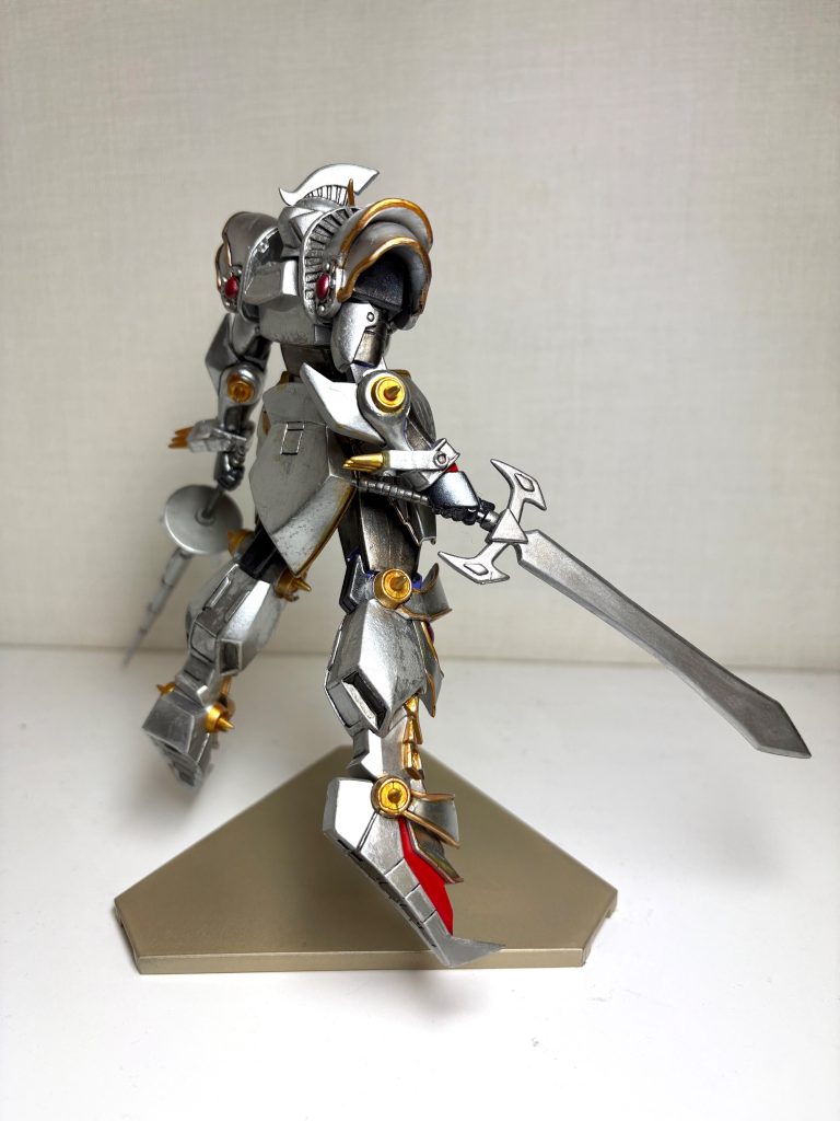 胴や太もも、腰のフロントアーマーの青紫色が好みじゃなかったので、渋めの配色にしました。