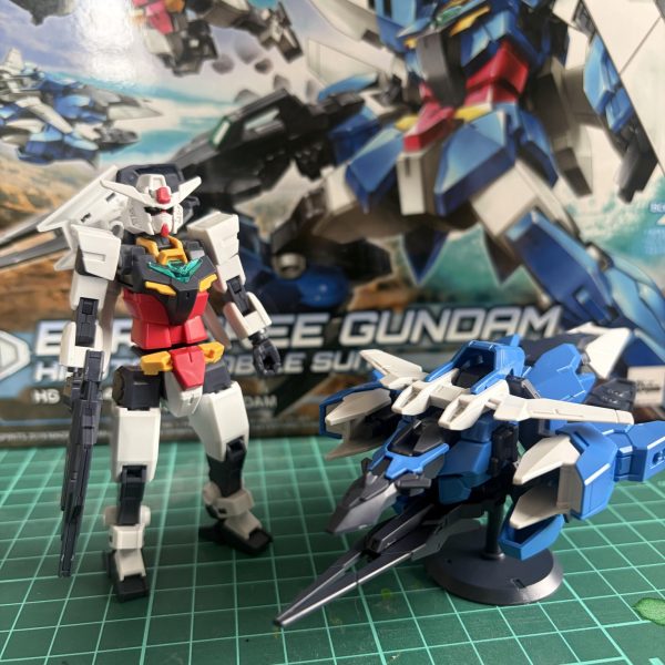 塗装するつもりでパチ組。ガンプラにハマるまえにアースリィはアニメで好きになって買ったはいいが長らく詰んでたやつです。たまたま動画流れてきたので決心ついて組み立てました、しかし他の機体も買っとけばよかったといまさら後悔してます。Re:RISEはぜひ無印観てから視聴してほしい作品。（3枚目）