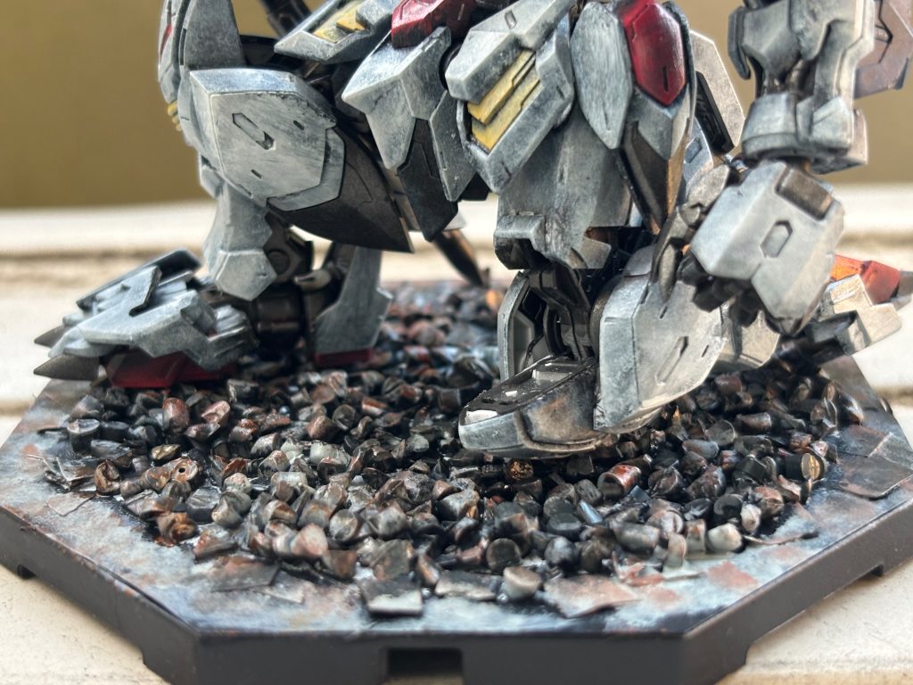 今回は飾りたいのでミニジオラマを作ってみました☺️百均のディスプレイスタンドを使用しました。